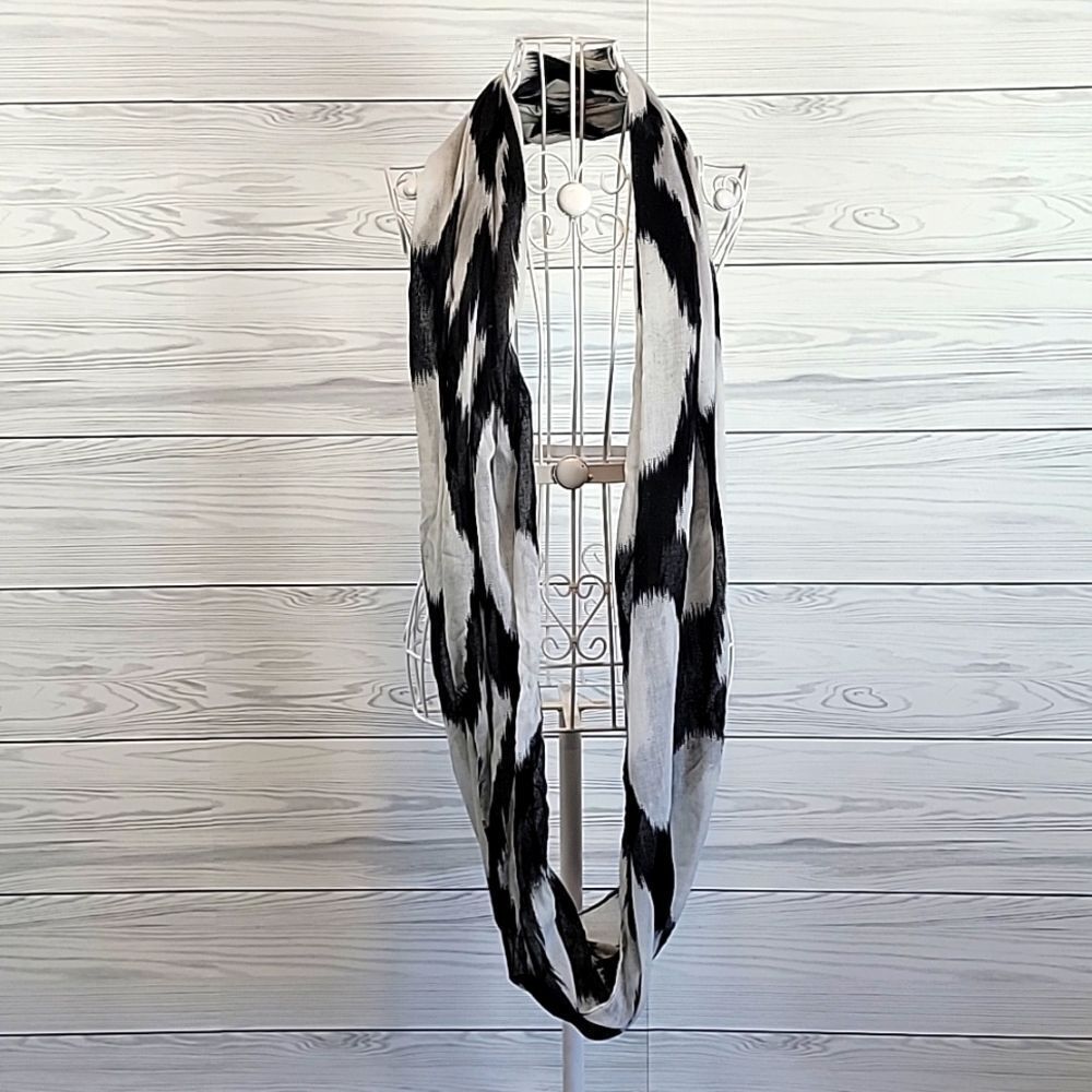 Nicole Marciano infinity scarf - black and white Women's Size OS